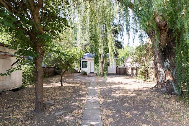 2514 4th Ave, Spokane, WA 99202 - view of yard with entry steps