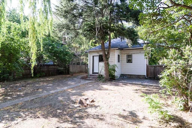 2514 4th Ave, Spokane, WA 99202 - rear view of house featuring entry steps