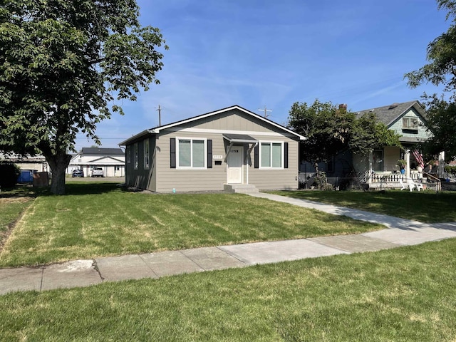 2519 N Columbus Rd, Spokane, WA 99207 - view of front facade featuring a front lawn and entry steps