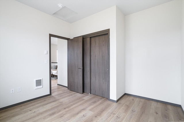 2519 N Columbus Rd, Spokane, WA 99207 - unfurnished bedroom featuring light wood-style floors and a closet