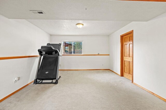 6831 N Cambridge Ln, Spokane, WA 99208 - workout area featuring carpet floors and a textured ceiling