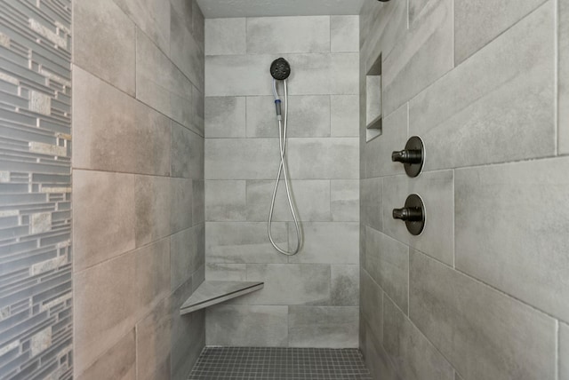 4513 S Crows Nest Ln, Spokane, WA 99206 - bathroom featuring tiled shower