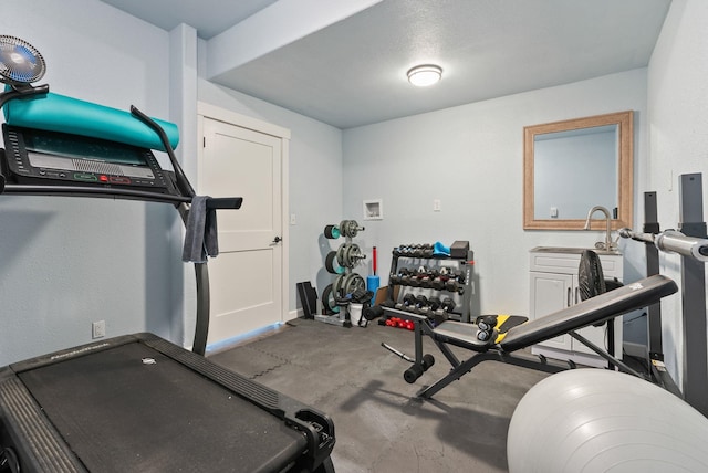 4513 S Crows Nest Ln, Spokane, WA 99206 - exercise room featuring a sink and baseboards