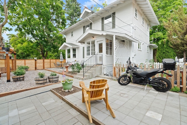 1315 N Hollis St, Spokane, WA 99201 - view of front facade featuring a patio