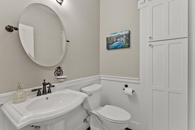 718 W Qualchan Ln, Spokane, WA 99224 - half bathroom featuring a wainscoted wall and a sink