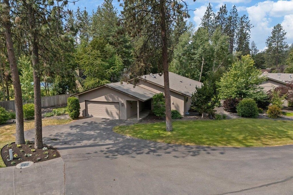 1832 E Thurston Ave, Spokane, WA 99203 - view of front facade with asphalt driveway and a garage
