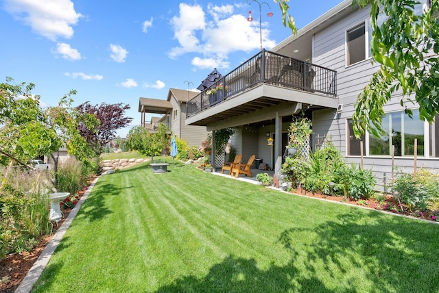 8814 E Clearview Ln, Spokane, WA 99217 - view of green lawn with a patio and a balcony