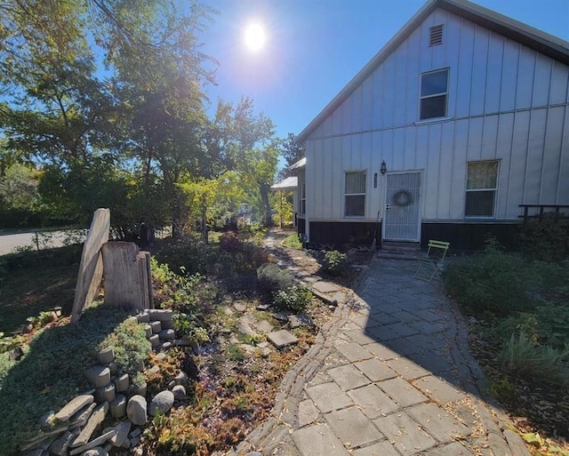1528 E Boone Ave, Spokane, WA 99202 - view of front facade featuring board and batten siding