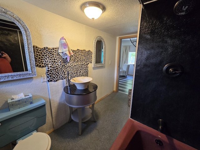 1528 E Boone Ave, Spokane, WA 99202 - full bath with a textured ceiling and a textured wall