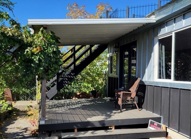 1528 E Boone Ave, Spokane, WA 99202 - deck with stairway
