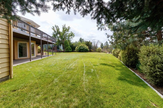 10207 N Comanche Dr, Spokane, WA 99208 - view of green lawn featuring a deck