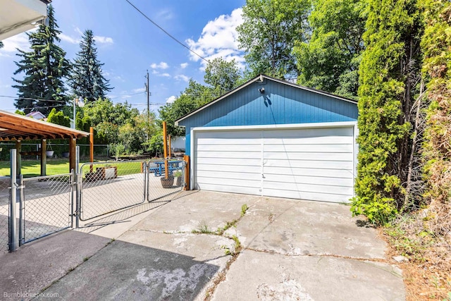 224 W Hoerner Ave, Spokane, WA 99218 - detached garage featuring a gate