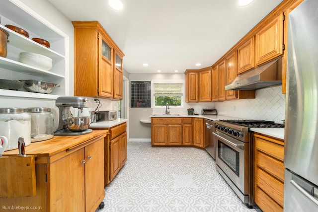 224 W Hoerner Ave, Spokane, WA 99218 - kitchen with appliances with stainless steel finishes, under cabinet range hood, light countertops, tasteful backsplash, and recessed lighting