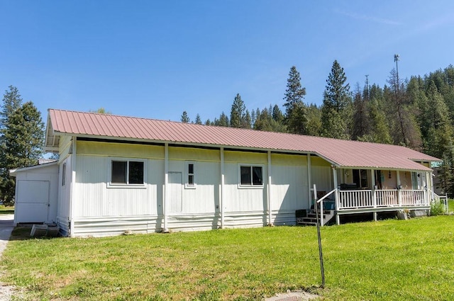105 E Aspen Ave, Springdale, WA 99173 - view of front of property featuring a porch, a front lawn, and a metal roof
