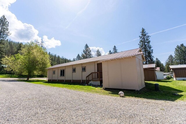 105 E Aspen Ave, Springdale, WA 99173 - manufactured / mobile home with a metal roof and a front lawn