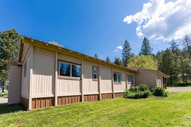 105 E Aspen Ave, Springdale, WA 99173 - view of side of home with a lawn