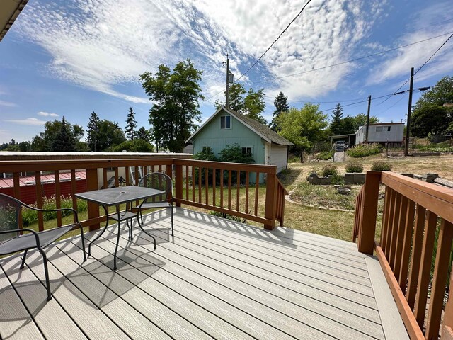 521 N Ramsey St, Tekoa, WA 99033 - deck featuring an outdoor structure