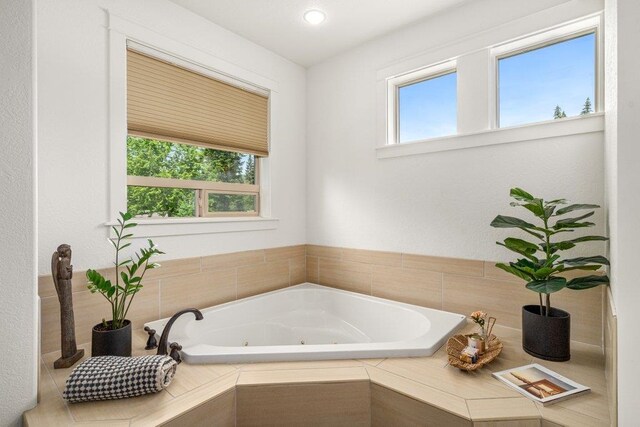 3742 W Cielo View Ct, Coeur D Alene, ID 83814 - bathroom featuring a whirlpool tub and recessed lighting