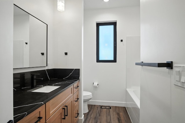 11208 E Rimrock Ln, Spokane Valley, WA 99206 - full bath with vanity, wood finished floors, and a tub