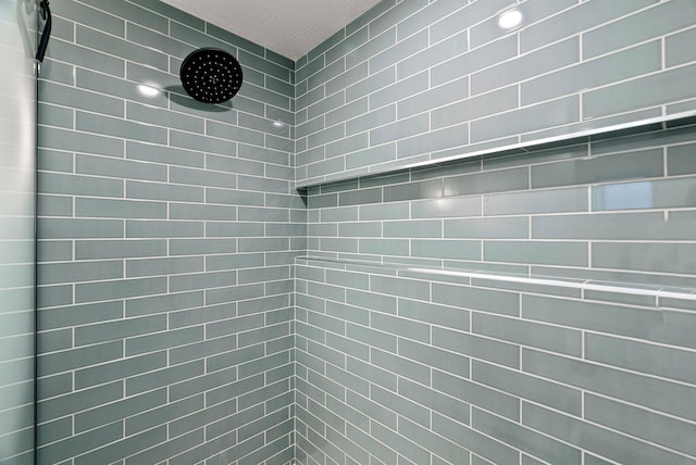 2435 W Riverside Ave, Spokane, WA 99201 - bathroom featuring tiled shower