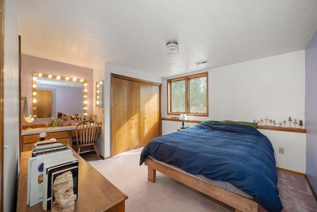 21407 W Baker Rd, Cheney, WA 99004 - bedroom featuring carpet, a closet, and ensuite bath