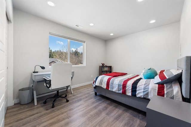 11625 N Alberta Ln, Spokane, WA 99218 - bedroom featuring recessed lighting, wood finished floors, and an office area