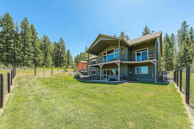 9510 N Doak Rd, Spokane, WA 99217 - back of house featuring a hot tub, a balcony, and a fenced backyard