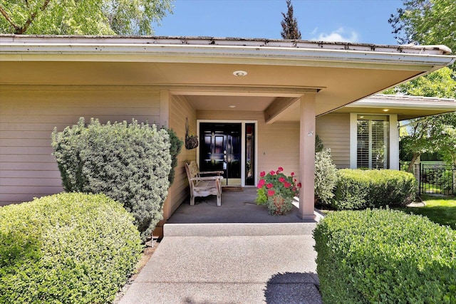 4402 S Saint Andrews Ln, Spokane, WA 99223 - entrance to property featuring a porch