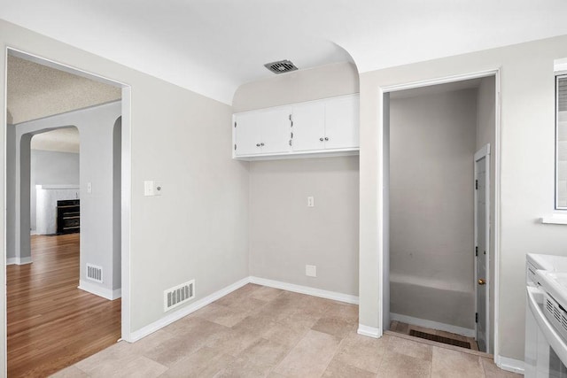3307 W Euclid Ave, Spokane, WA 99205 - laundry area with arched walkways and washer and dryer