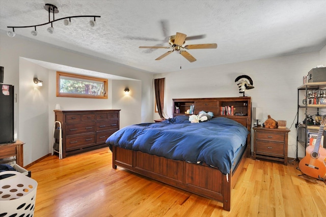 10612 E 46th Ave, Spokane Valley, WA 99206 - bedroom featuring light wood-style flooring, a textured ceiling, and a ceiling fan