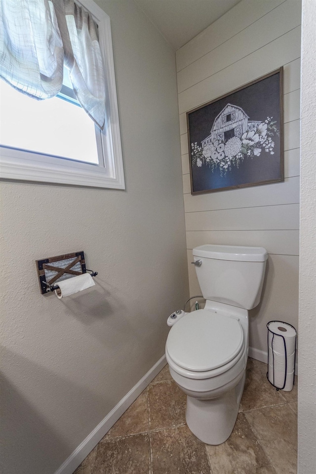 1018 N Fox Rd, Spokane Valley, WA 99206 - bathroom featuring toilet and baseboards