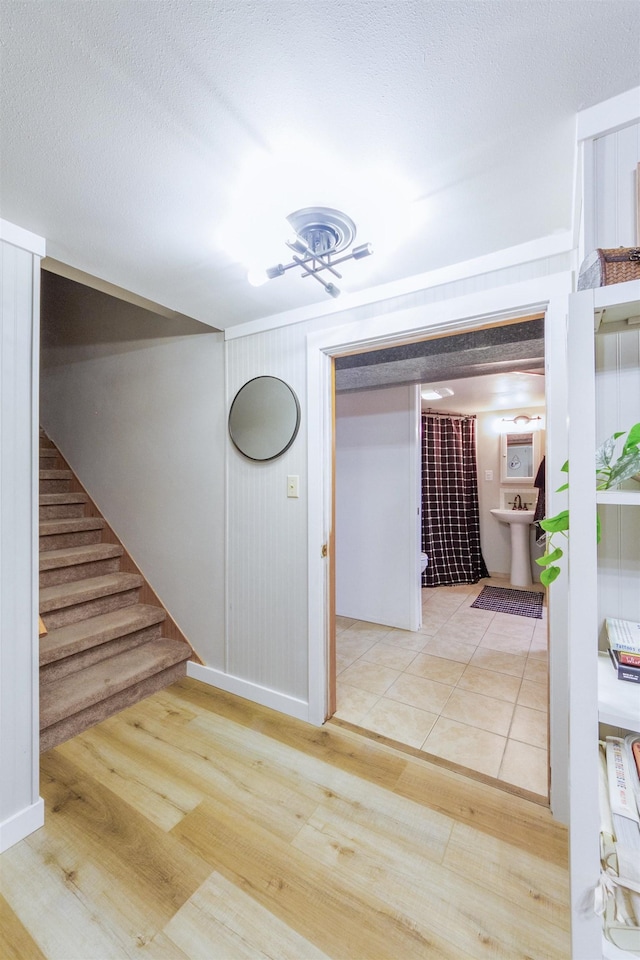 1018 N Fox Rd, Spokane Valley, WA 99206 - stairway featuring wood finished floors and baseboards