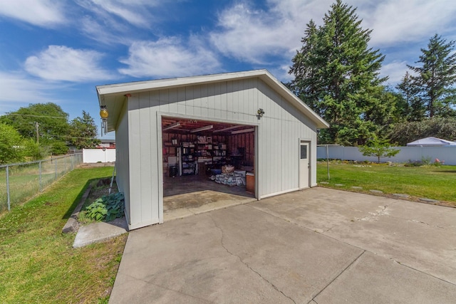 1018 N Fox Rd, Spokane Valley, WA 99206 - view of outdoor structure featuring concrete driveway