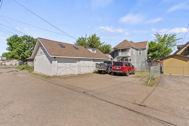 1023 W Maxwell Ave, Spokane, WA 99201 - view of front facade featuring a detached garage