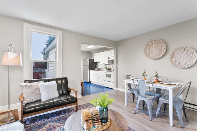 1023 W Maxwell Ave, Spokane, WA 99201 - living area with light wood-type flooring and baseboards