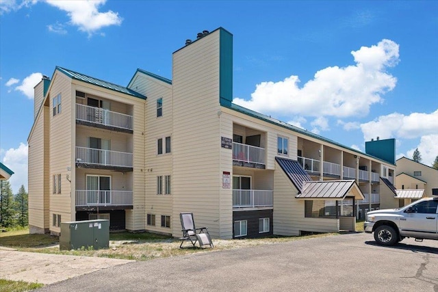 28600 N Mt Spokane Park Dr Unit 612, Mead, WA 99021 - view of apartment building / complex