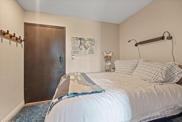 28600 N Mt Spokane Park Dr Unit 612, Mead, WA 99021 - carpeted bedroom featuring baseboards and a textured ceiling