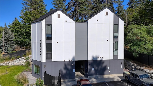 2001 W 7th Ave, Spokane, WA 99204 - view of front of home featuring uncovered parking