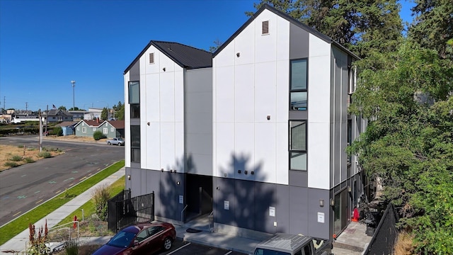 2001 W 7th Ave, Spokane, WA 99204 - exterior space with uncovered parking