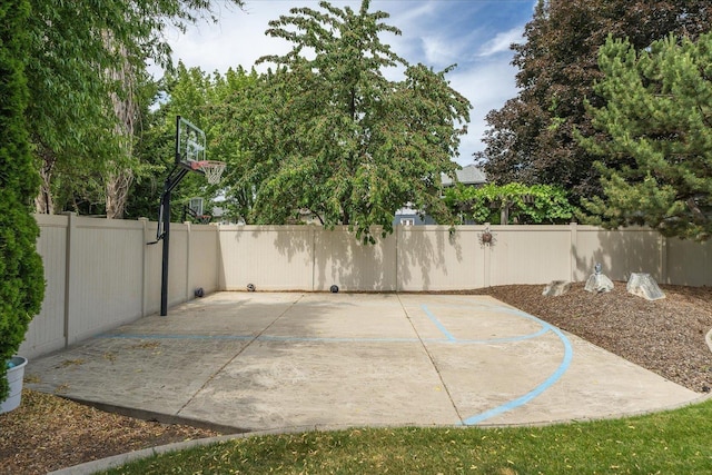6310 W Sundance Dr, Spokane, WA 99208 - view of sport court featuring basketball hoop and a fenced backyard