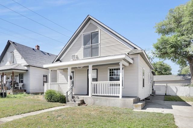 1407 E Broad Ave, Spokane, WA 99207 - view of front facade with a porch and a gate