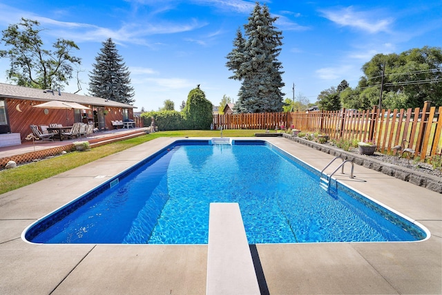 3425 E Upriver Dr, Spokane, WA 99217 - view of pool featuring a fenced backyard, a diving board, and a patio area