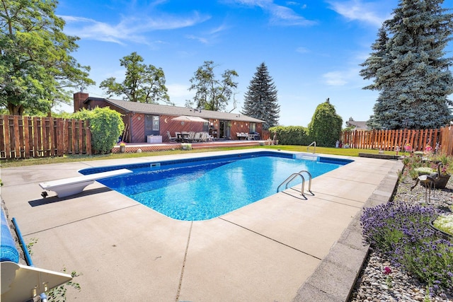 3425 E Upriver Dr, Spokane, WA 99217 - view of swimming pool with a patio and a diving board