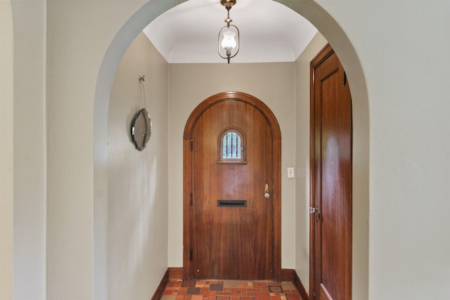 1103 W 20th Ave, Spokane, WA 99203 - entryway featuring arched walkways