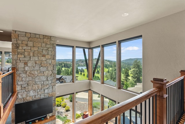 14210 N Wandermere Estates Ln, Spokane, WA 99208 - hall featuring a mountain view
