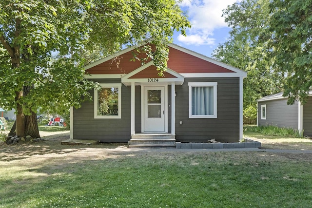 10124 N Wellen Ln, Spokane, WA 99218 - view of front of house featuring entry steps and a front yard