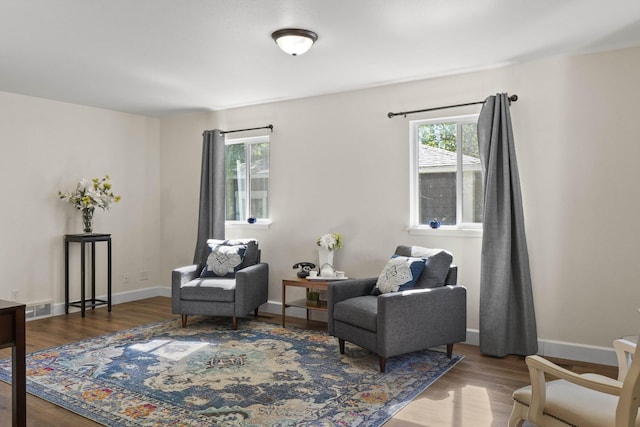 10124 N Wellen Ln, Spokane, WA 99218 - sitting room with wood finished floors and baseboards