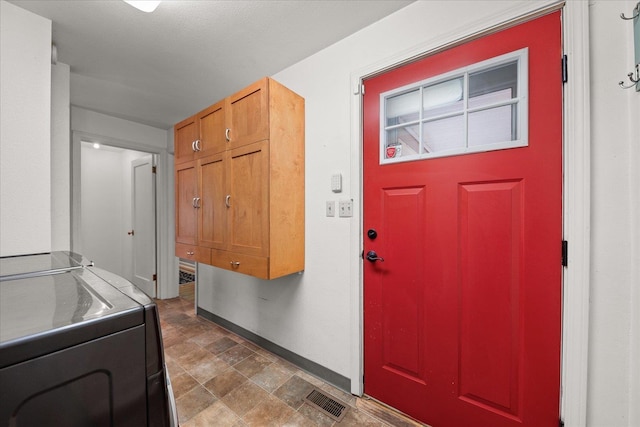 2828 S Arthur St, Spokane, WA 99203 - view of exterior entry with independent washer and dryer