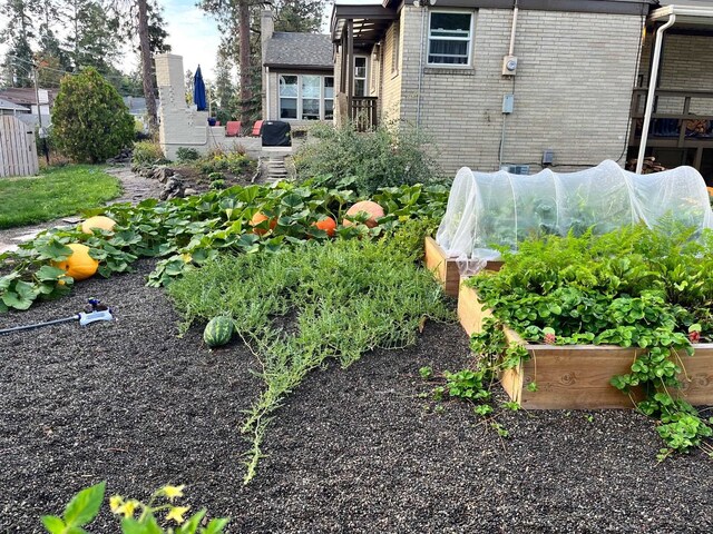 2828 S Arthur St, Spokane, WA 99203 - view of yard with a garden