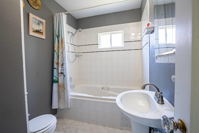 3927 N Jefferson St, Spokane, WA 99205 - bathroom featuring toilet and tiled shower / bath